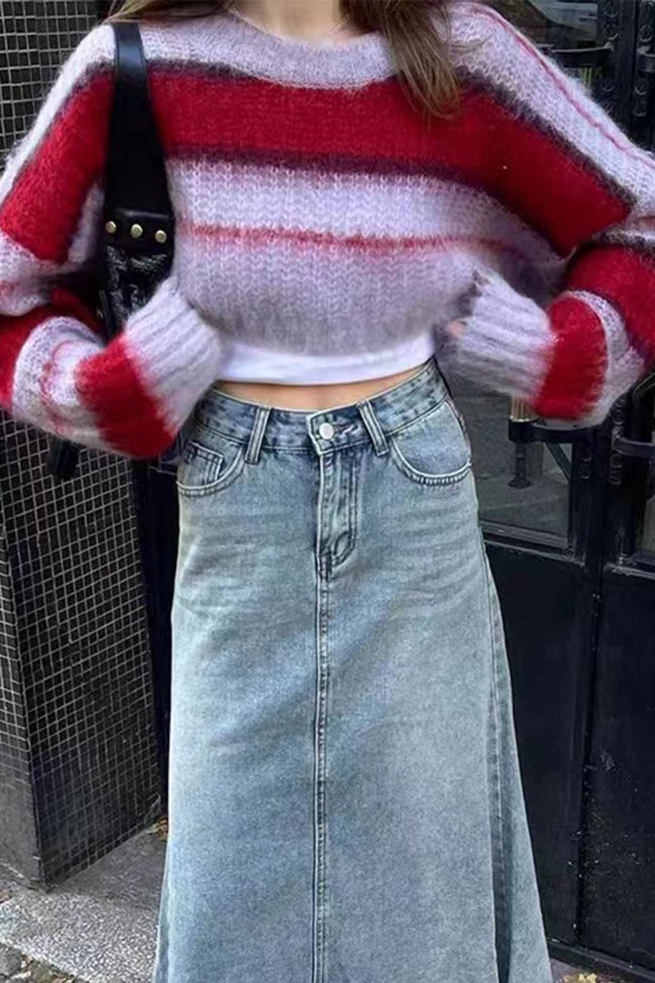 Ursula | Knitted cropped sweater with color block stripes and a crew neck