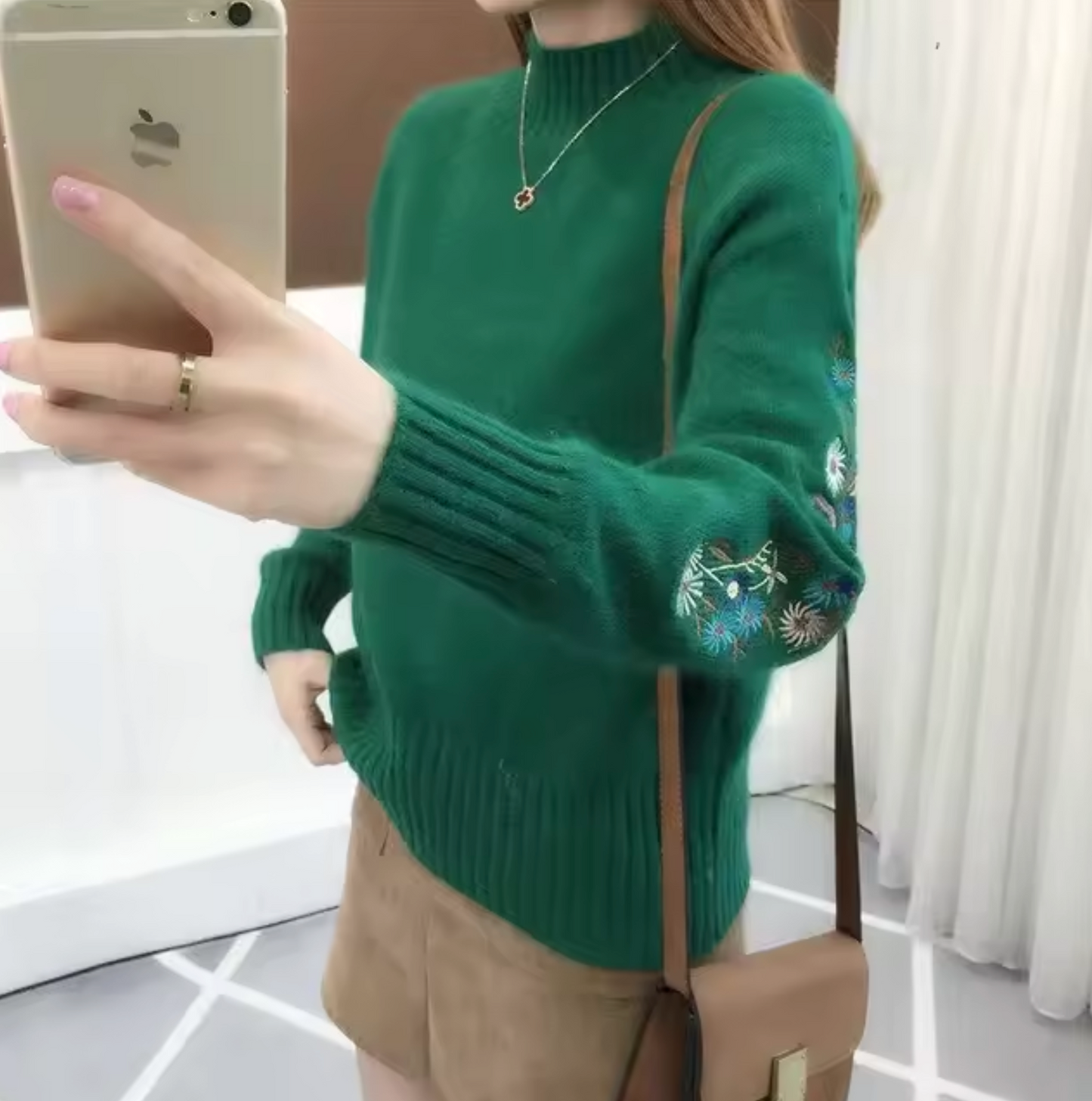 Ramona | Knitted sweater with floral embroidery