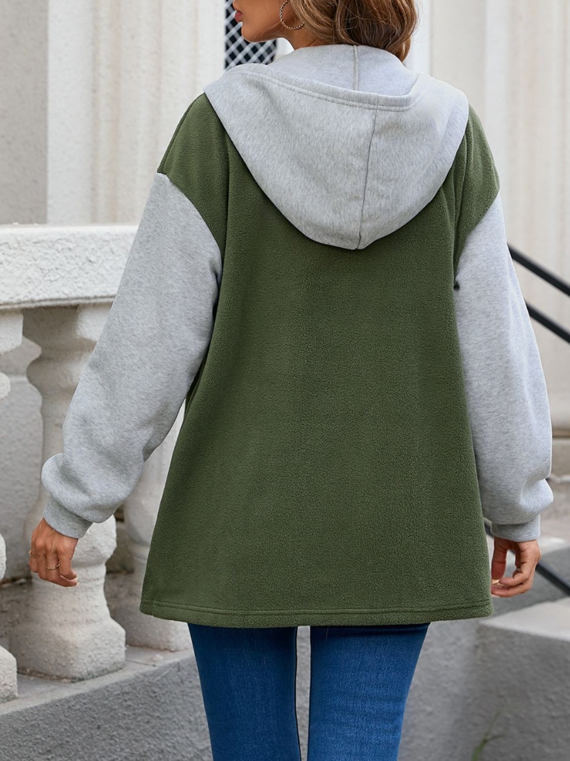 Tatjana | Contrast colored hooded jacket with snap fasteners and pockets