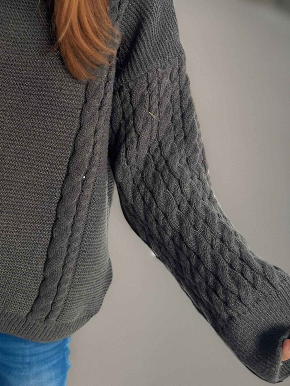 Celeste | Long-sleeved cable-knit sweater with a crew neck