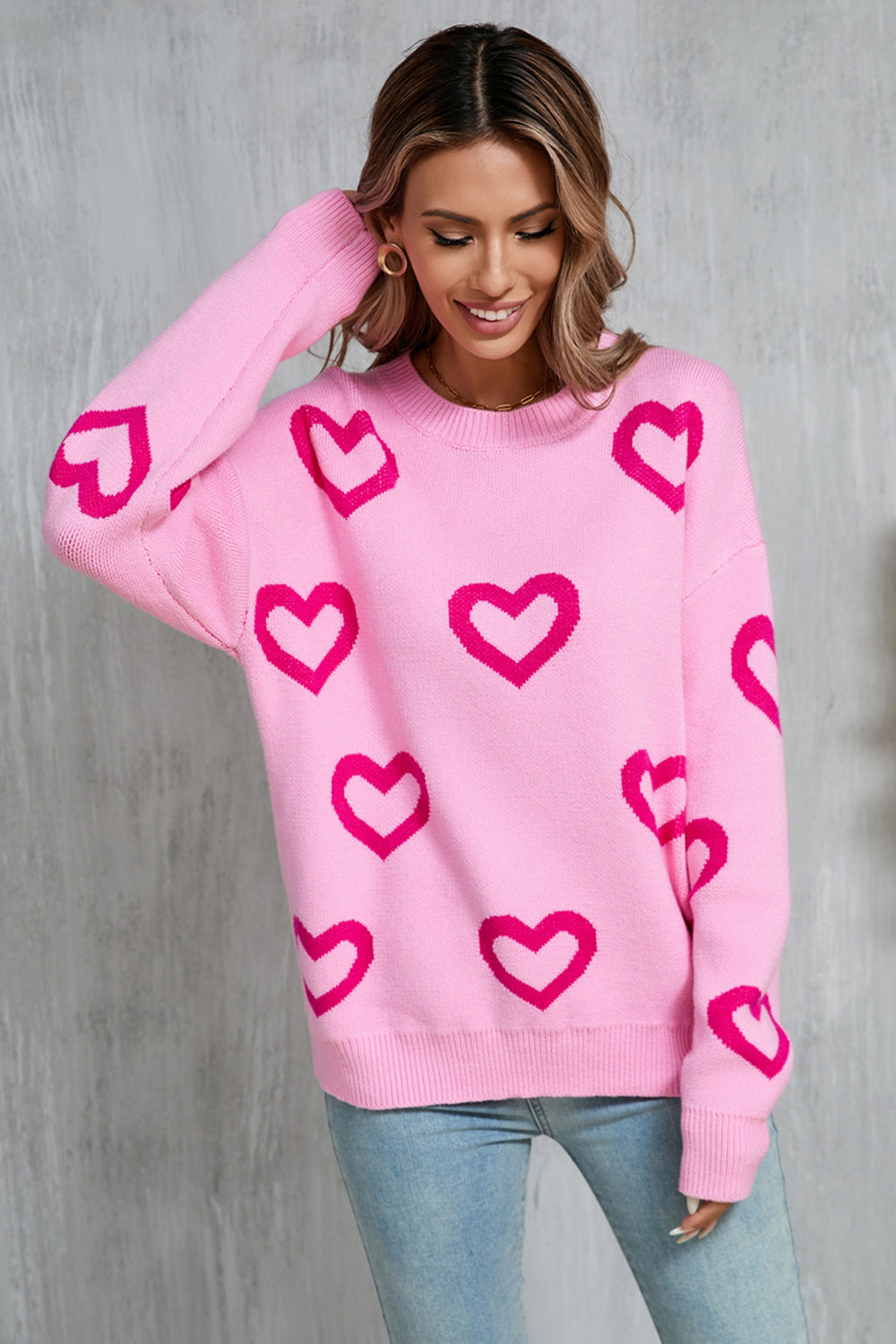 Estrella | Heart-shaped, long-sleeved sweater with a crew neck and dropped shoulders