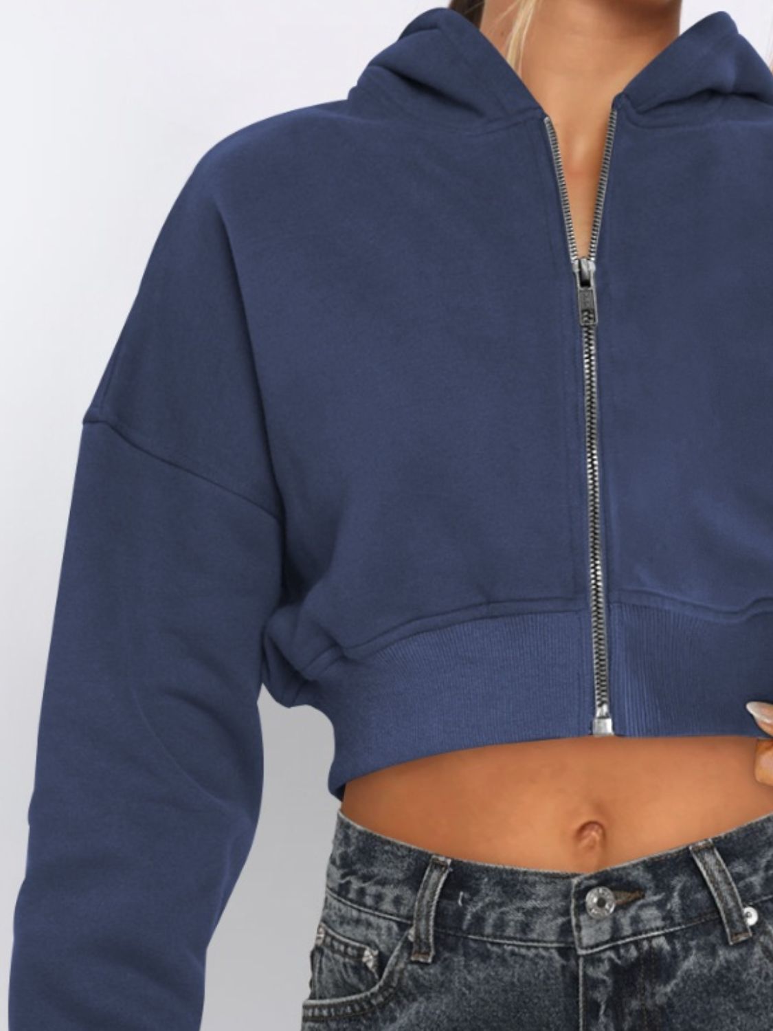 Evelyn | Cropped, long-sleeved jacket with hood and zip