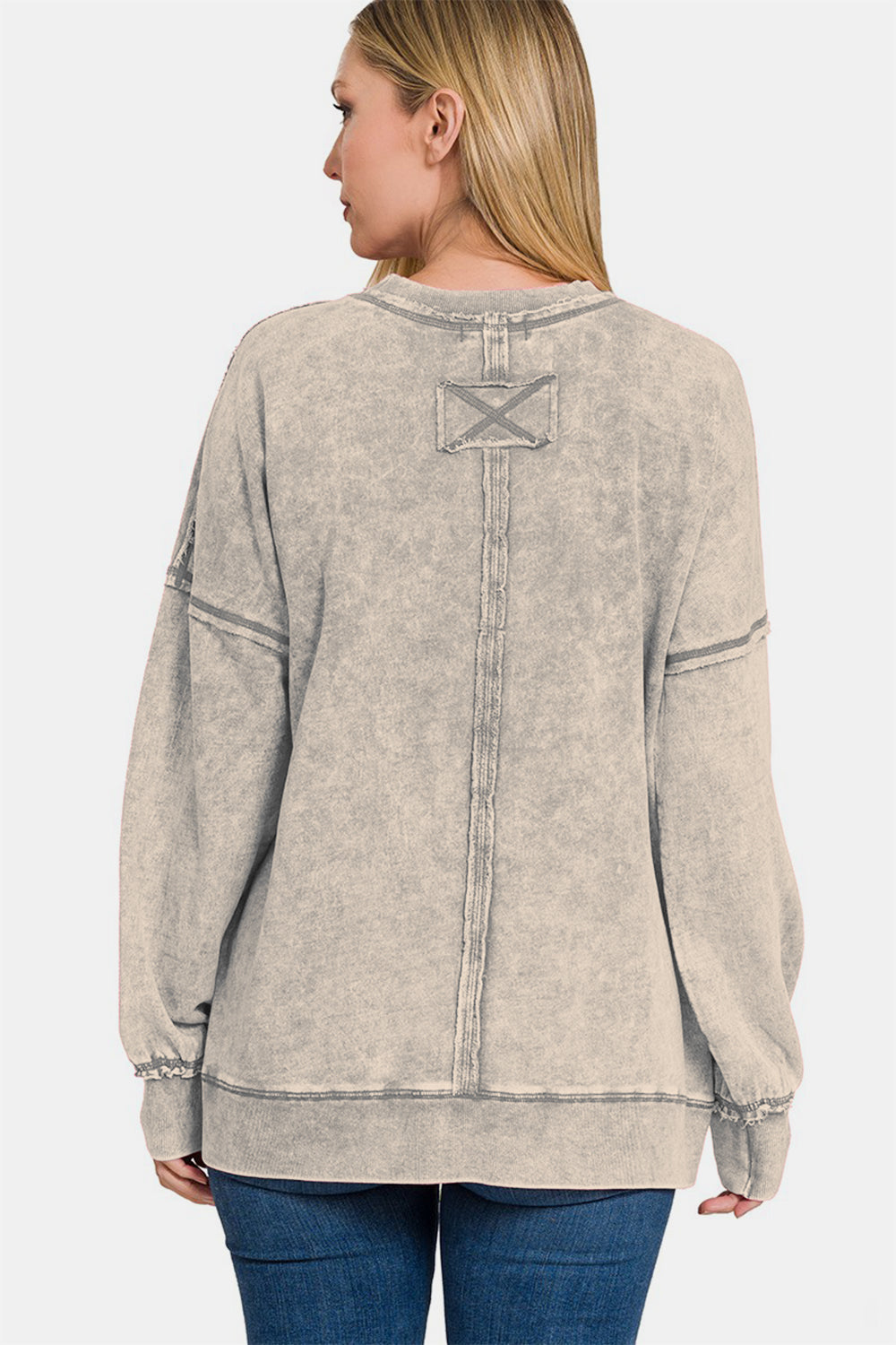 Cecilia | Sweatshirt with an exposed seam and a crew neck and dropped shoulders