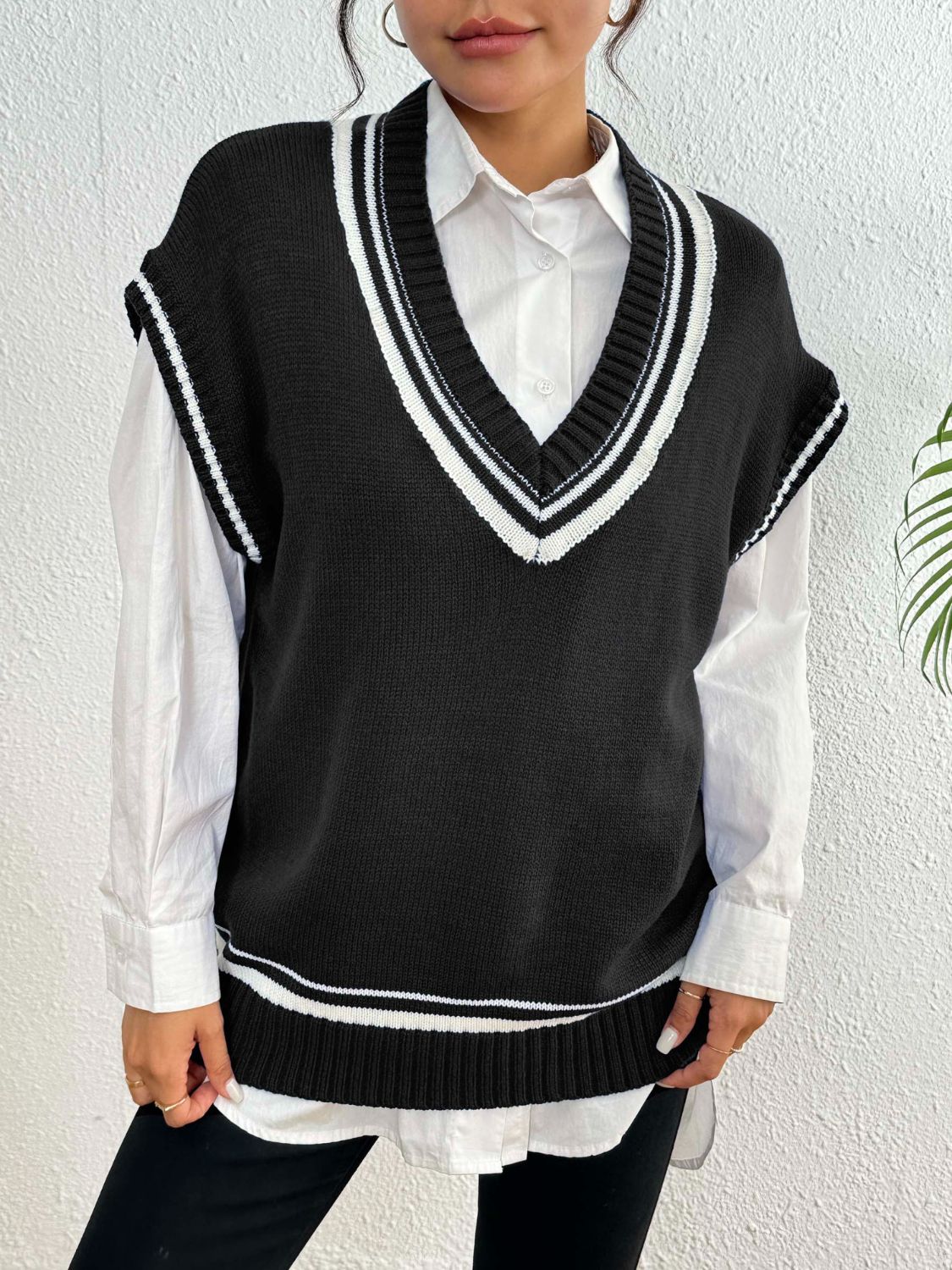 Margherita | Sweater vest with contrast trim and V-neck