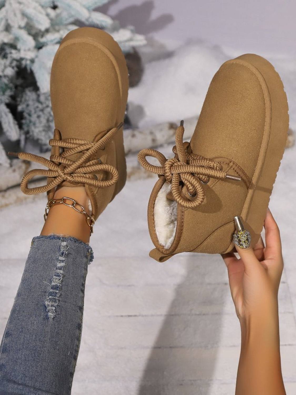 Abigail | Suede lace-up boots with a round neckline and platform sole