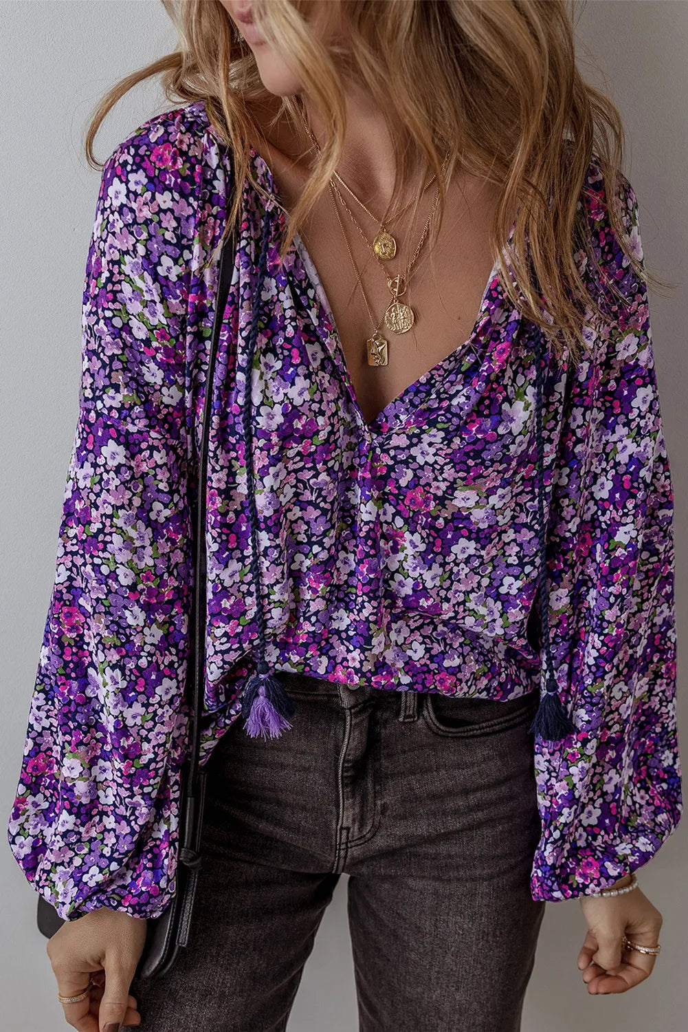 Anneliese | Long-sleeved blouse with floral pattern and tie collar