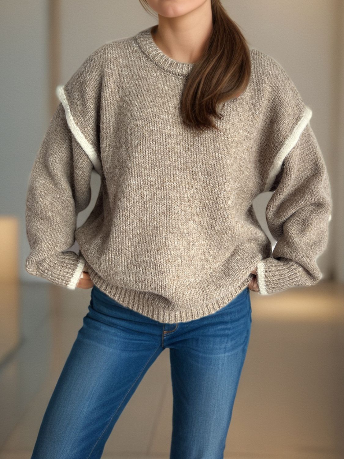 Luz | Round neck sweater with sloping shoulders and contrasting trim