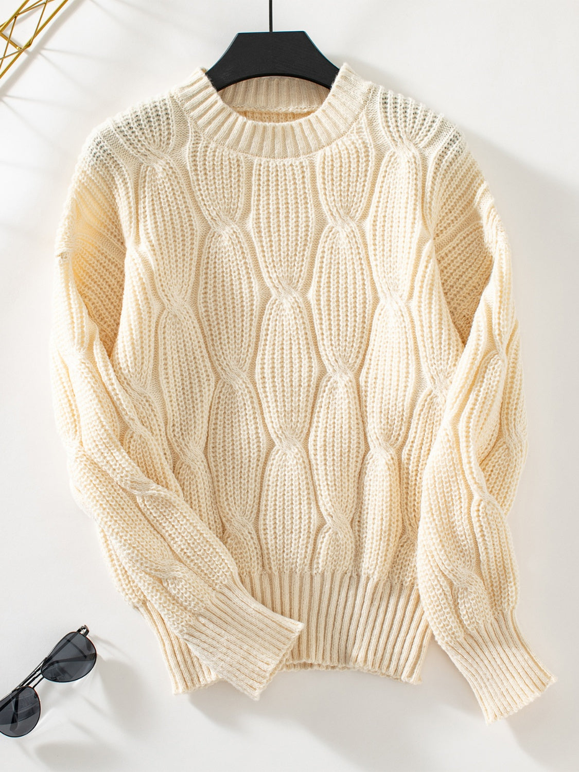 Delfina | Round neck sweater with low shoulders