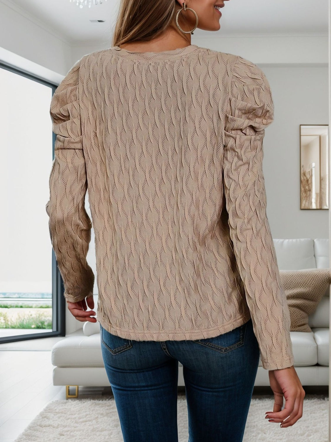 Manuela | V-neck top with puff sleeves