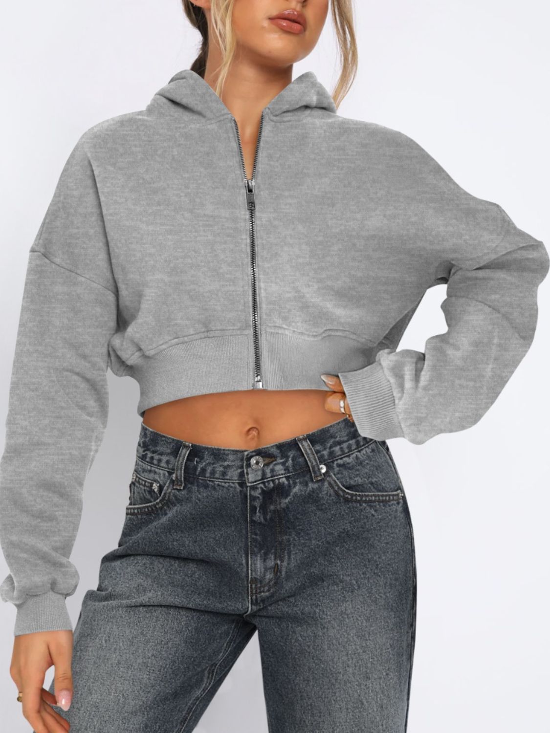 Evelyn | Cropped, long-sleeved jacket with hood and zip