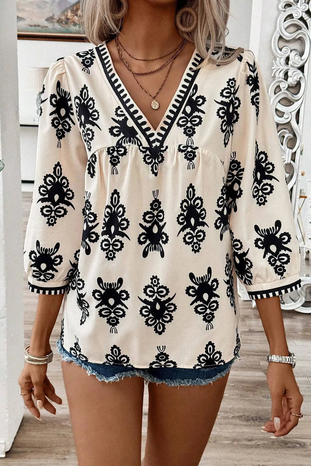Renata | Printed blouse with three quarter sleeves and V-neck