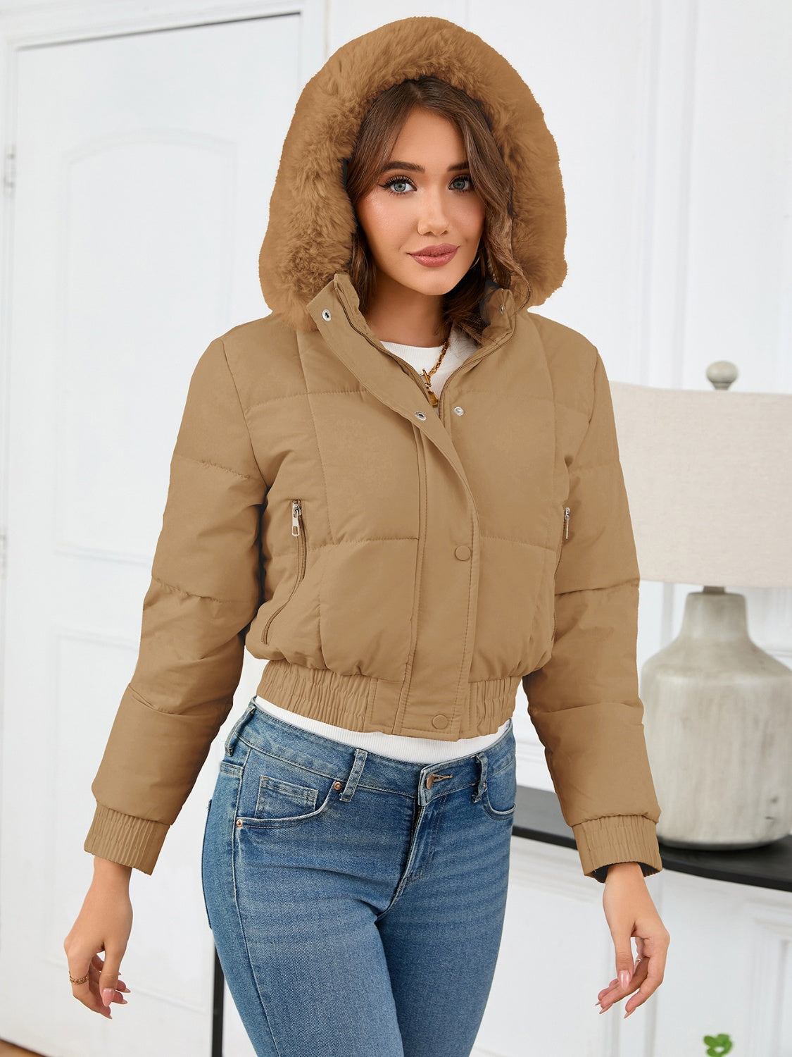 Eleonora | Long-sleeved, cropped winter coat with hood and pockets