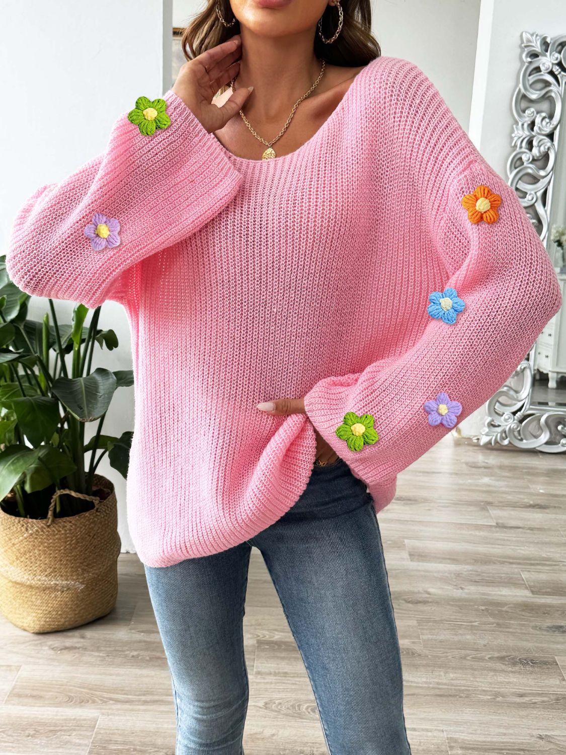 Gabriela | Long-sleeved sweater with a floral crew neck