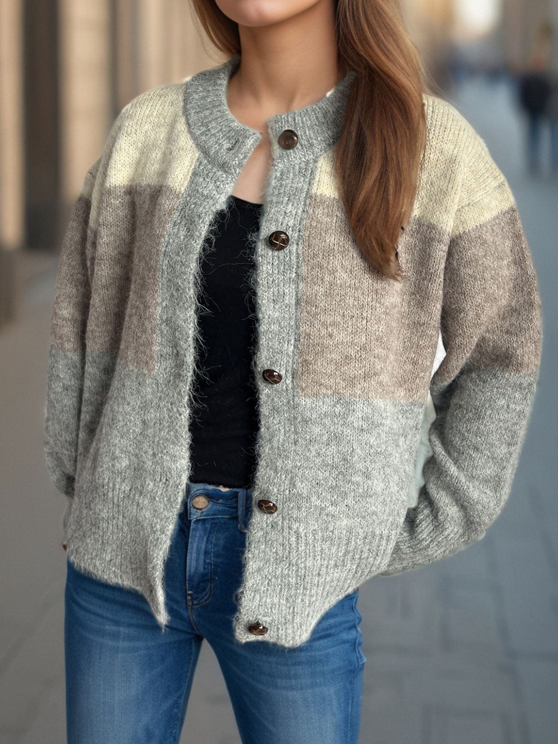 Jacqueline | Color block crew neck cardigan with buttons