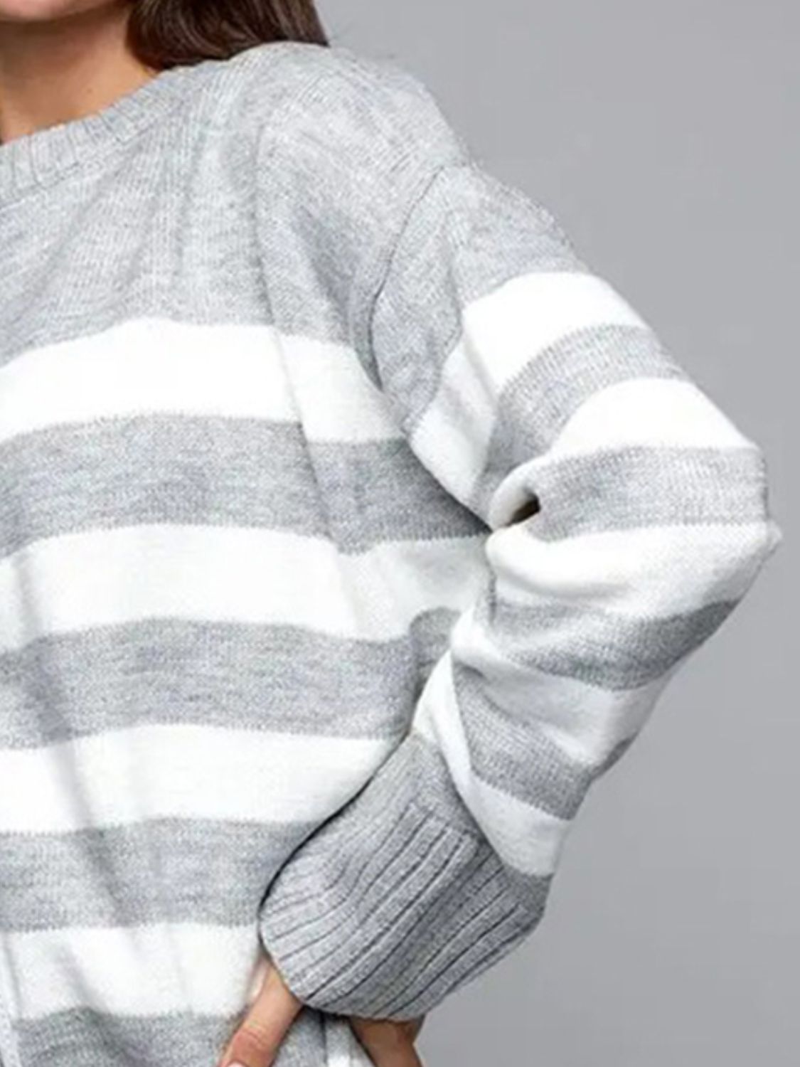 Lidia | Striped slit sweater with a crew neck