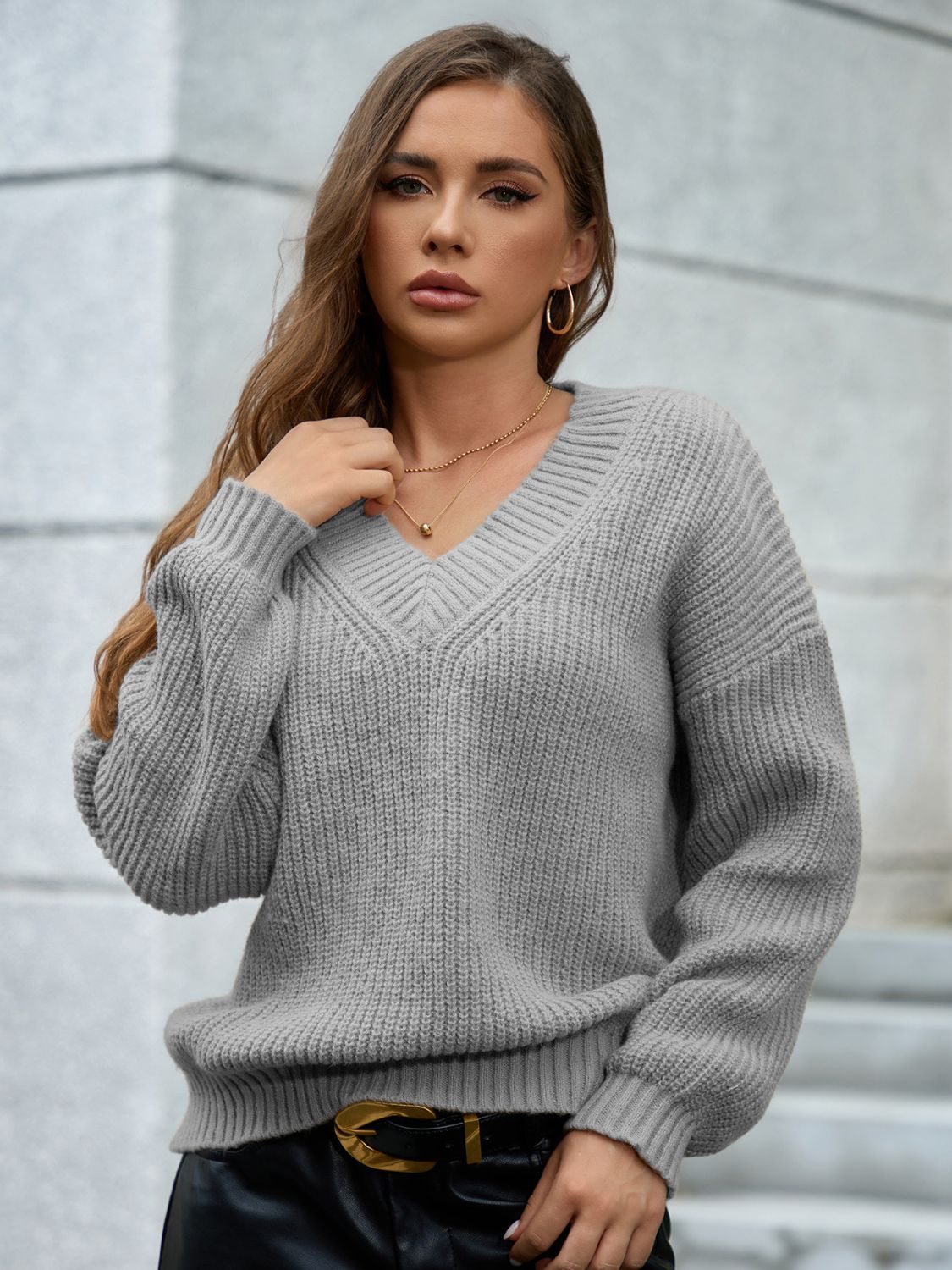 Gisela | Long-sleeved sweater with a V-neck and dropped shoulders