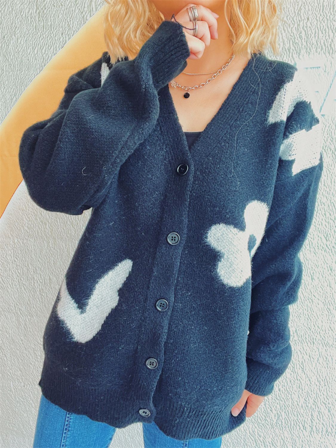 Ines | Long-sleeved cardigan with floral buttons and V-neck