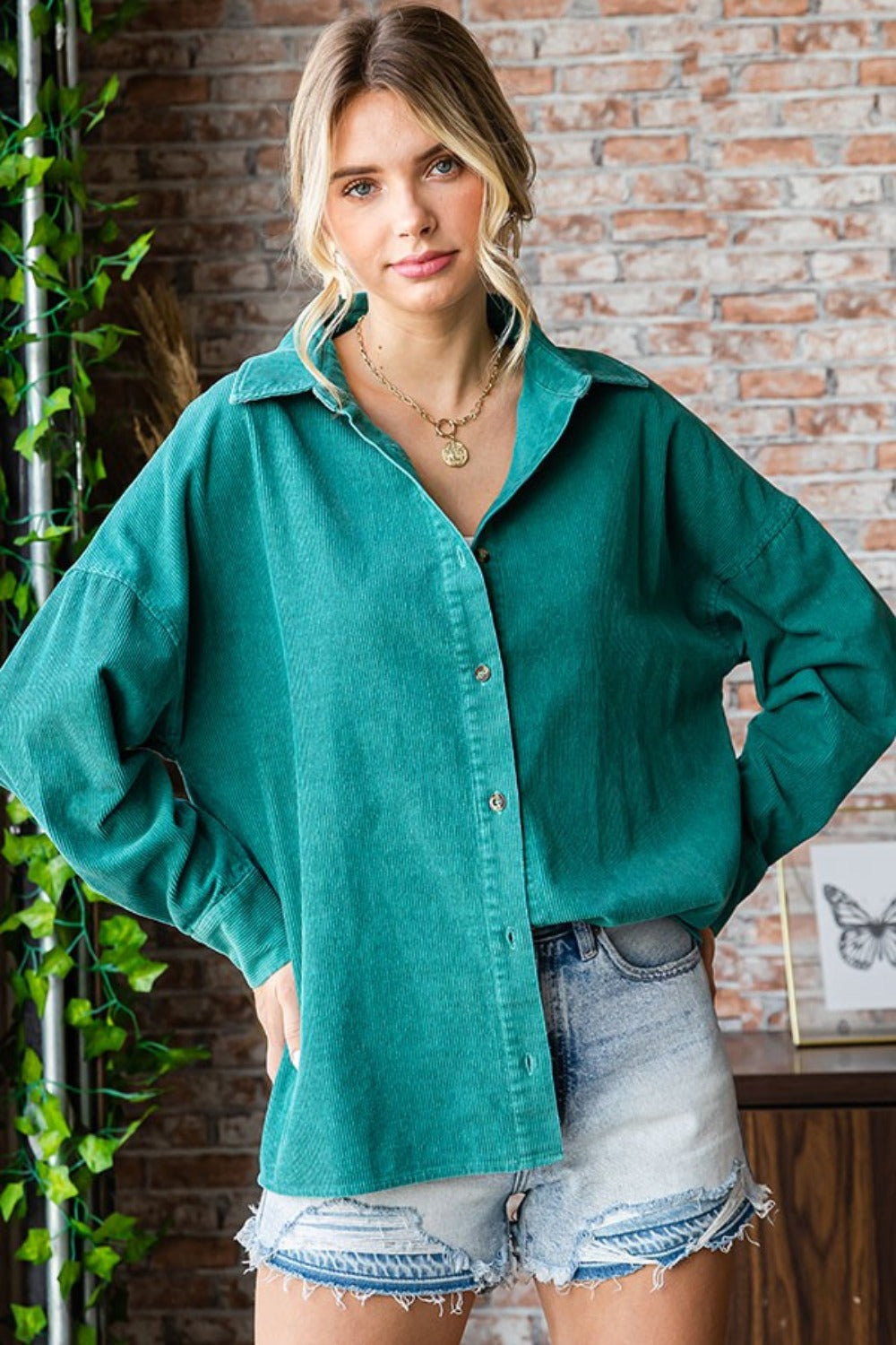 Greta | First Love long-sleeved shirt made of washed corduroy with a button placket