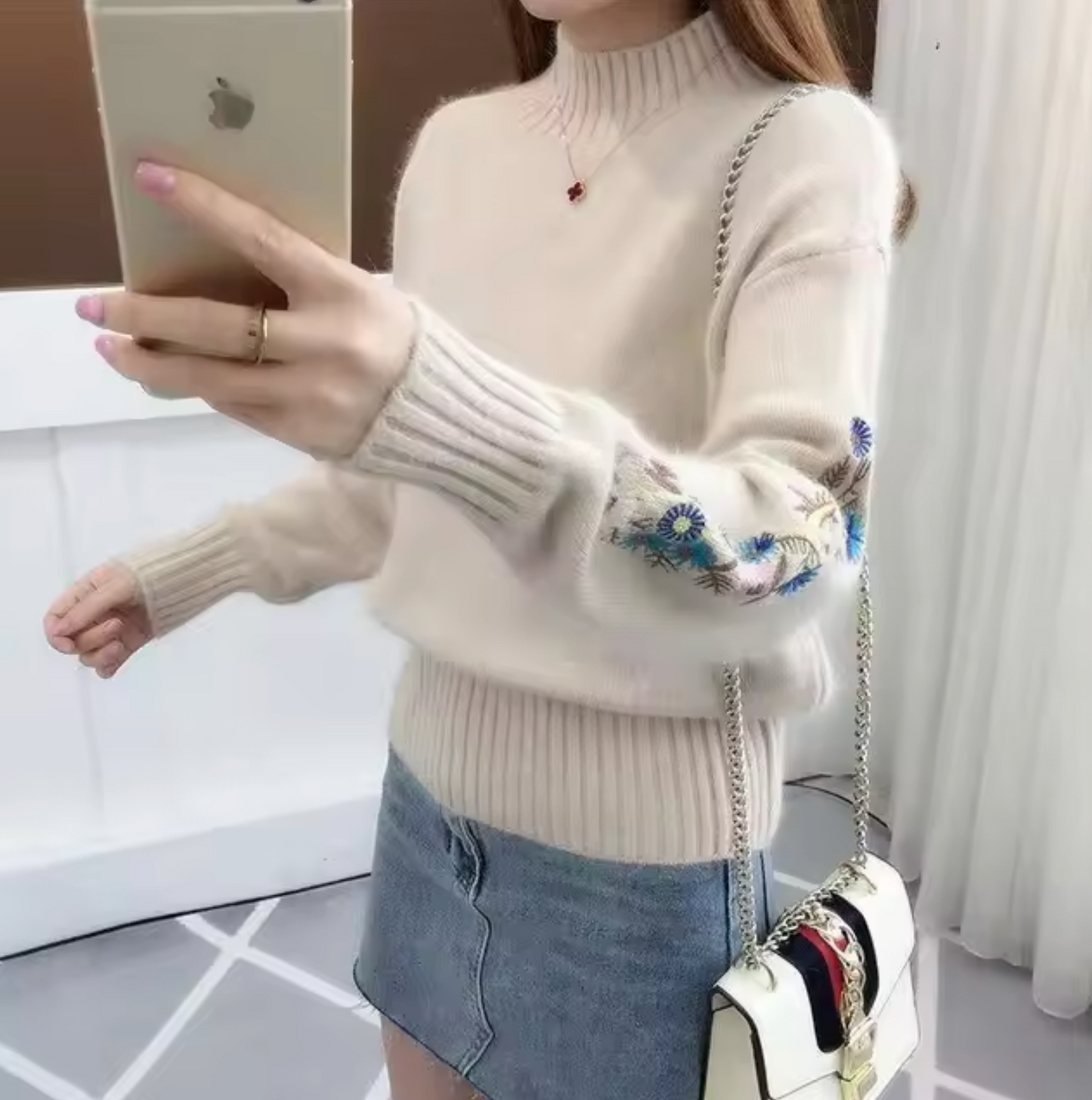 Ramona | Knitted sweater with floral embroidery