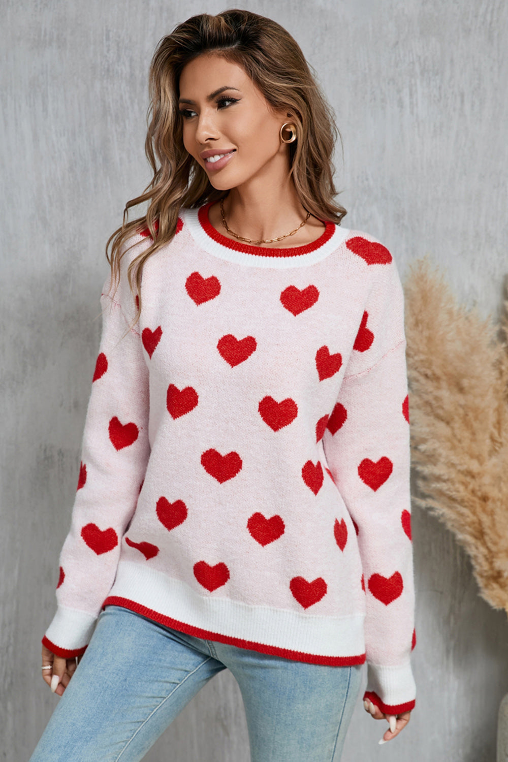Lilli | Round neck sweater with contrast trim and heart pattern