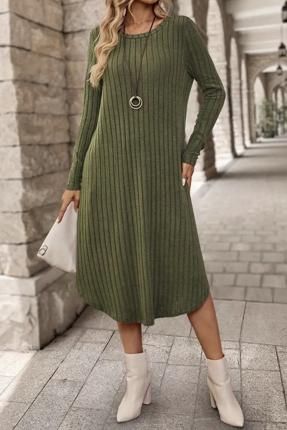 Helena | Long sleeve dress with a ribbed, curved hem and crew neck