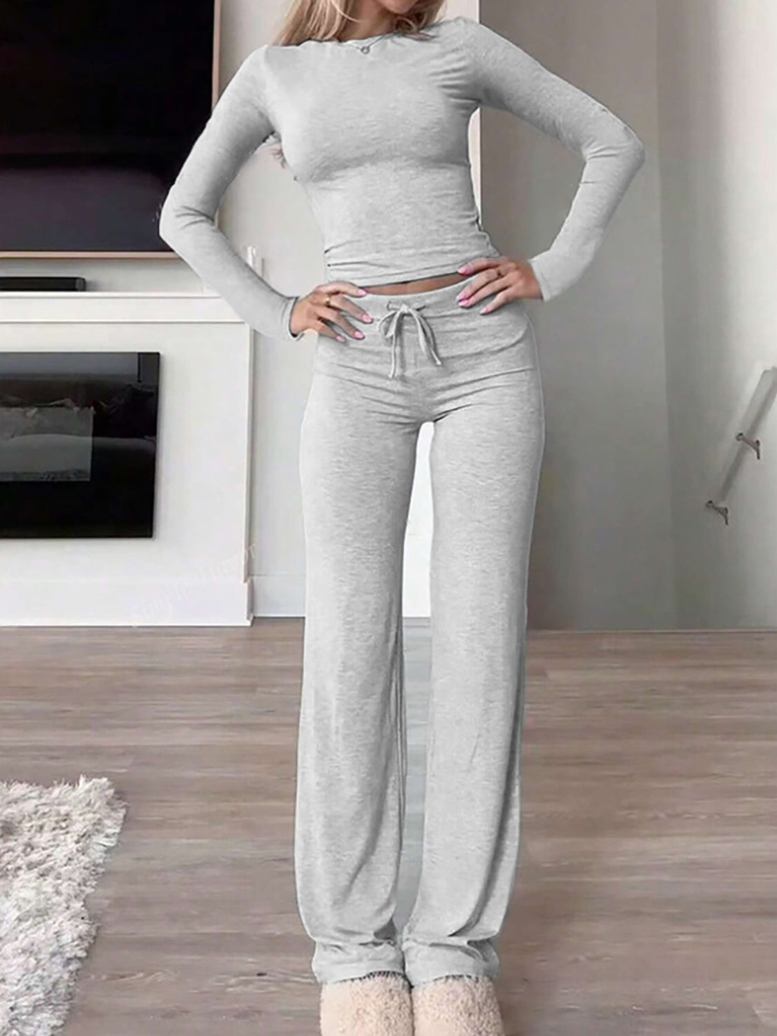 Melisa | Set consisting of a long-sleeved crew neck top and drawstring trousers