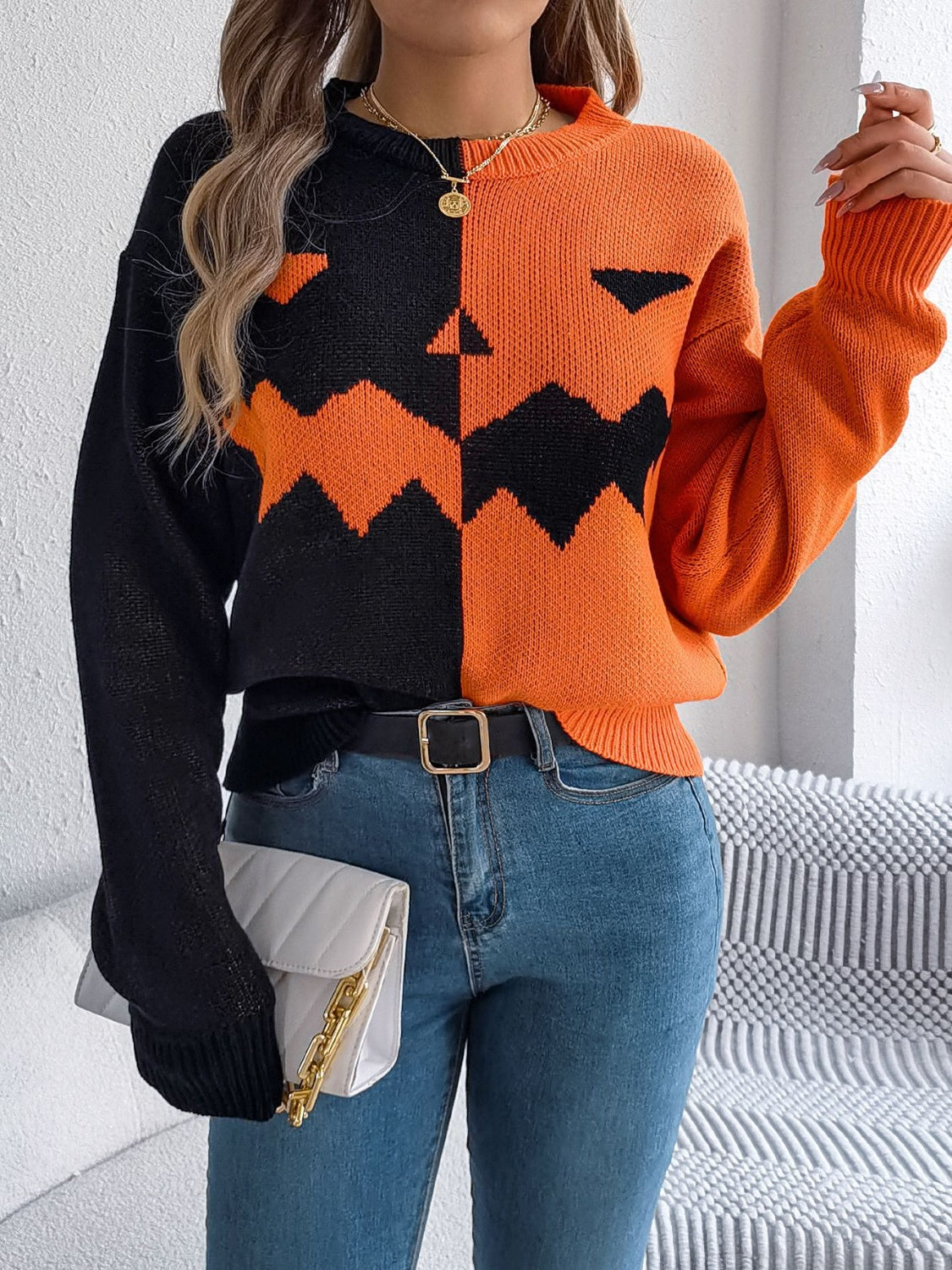 Ana | Contrasting long-sleeved sweater with a crew neck