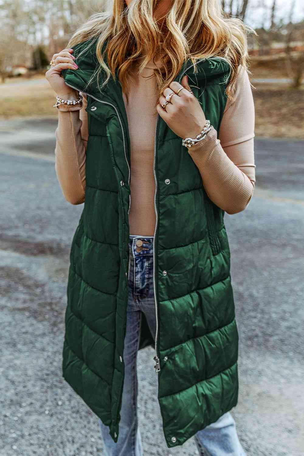 Hortensia | Long, sleeveless, padded hooded coat