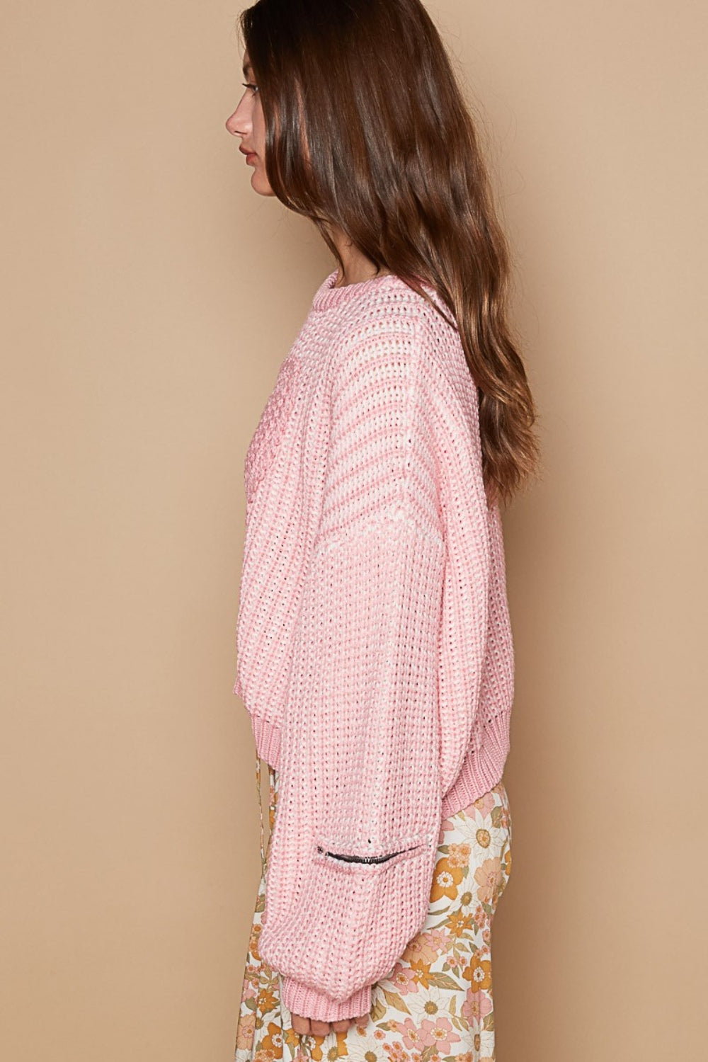 Simone | Round neck sweater with heart patch and zip and pointed sleeves