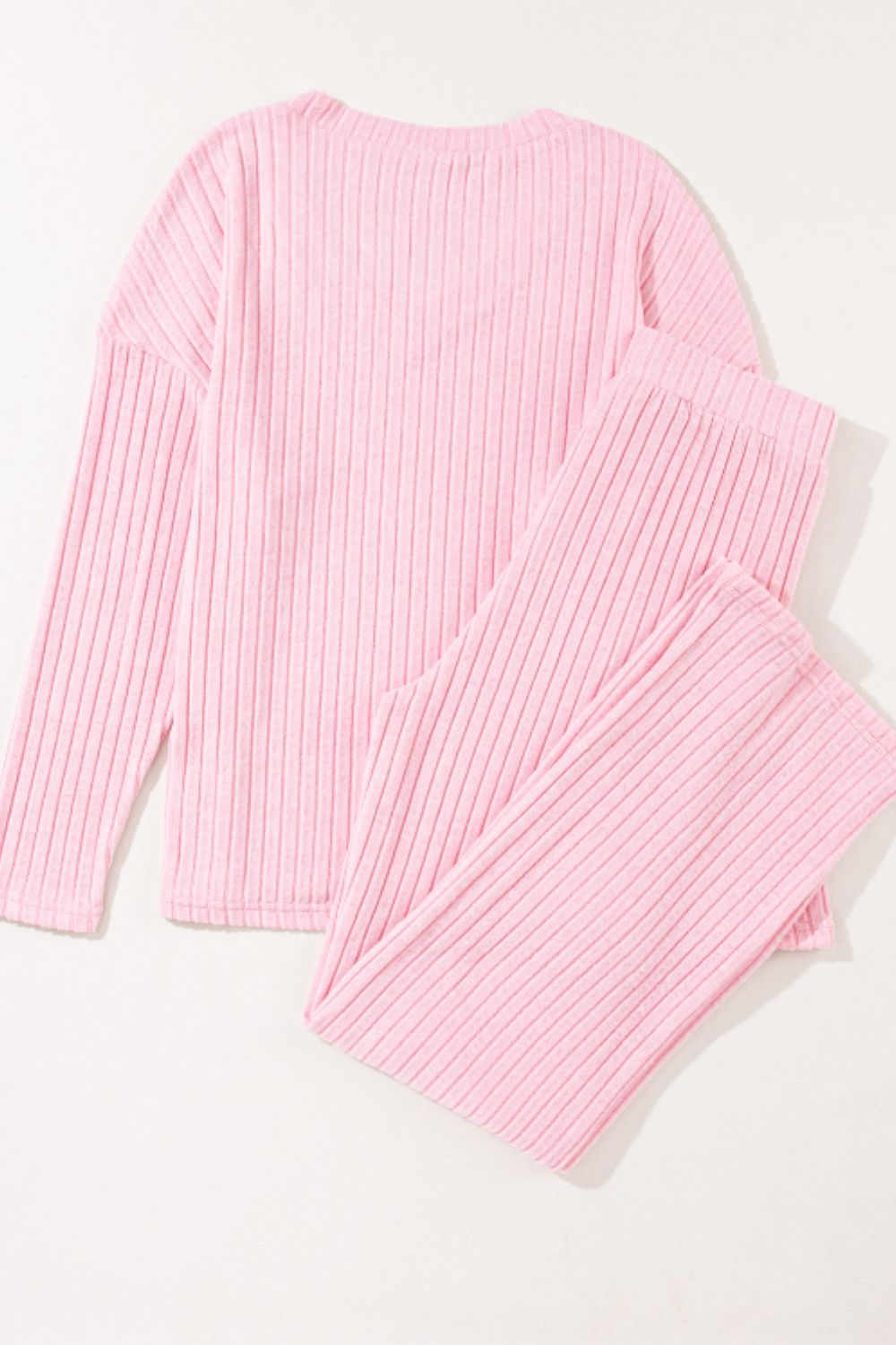 Xochitl | Lounge set consisting of a ribbed V-neck top and trousers