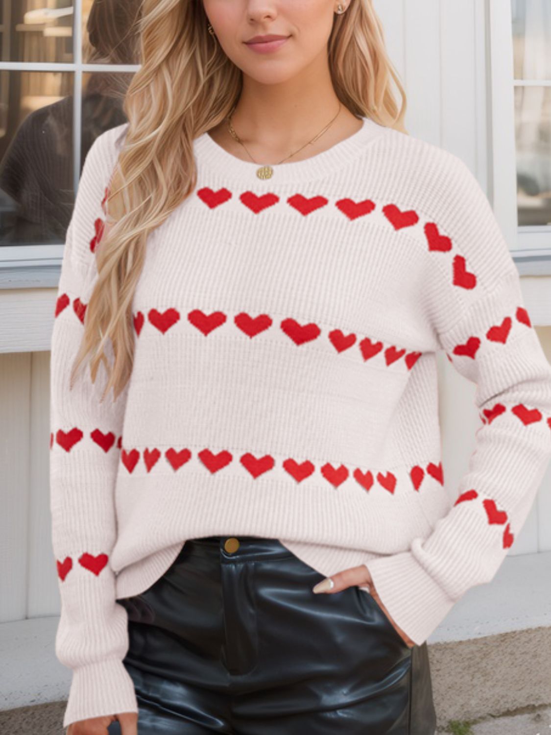 Hanna | Heart-shaped, long-sleeved crew neck sweater
