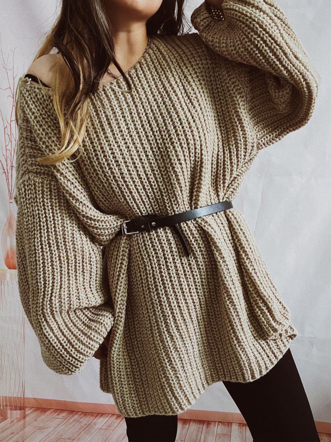 Regina | Long-sleeved sweater with a boat neck and belt