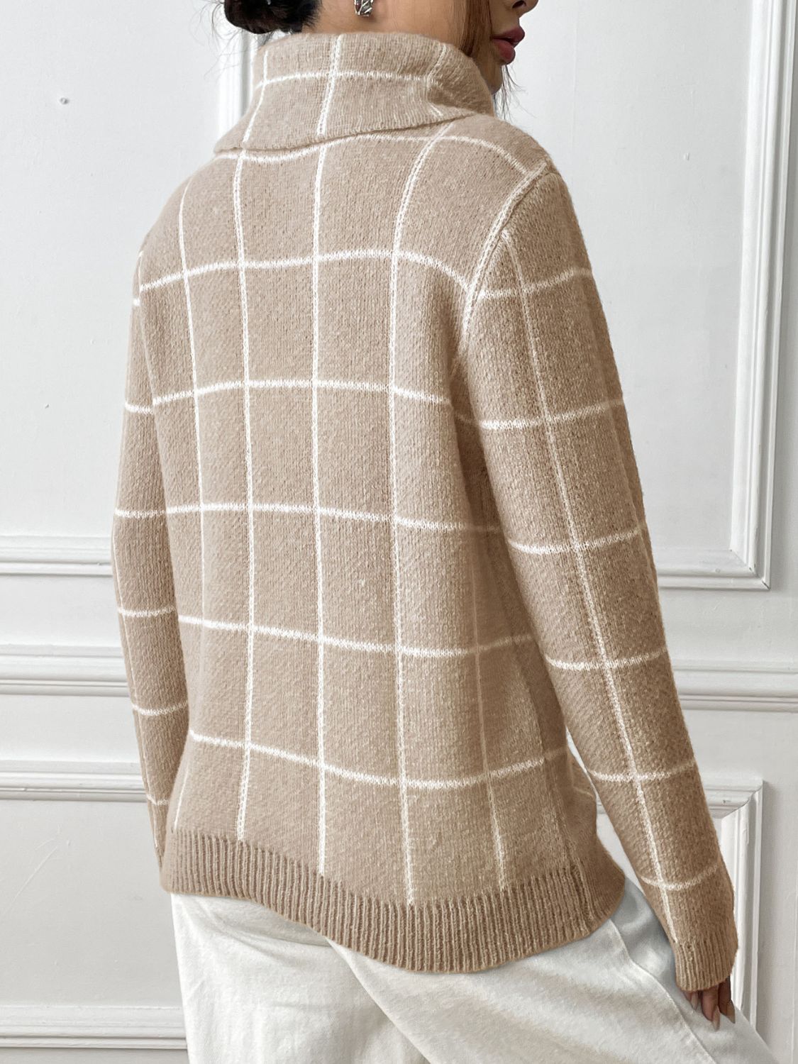 Marianna | Long-sleeved turtleneck sweater with a heart-shaped check pattern