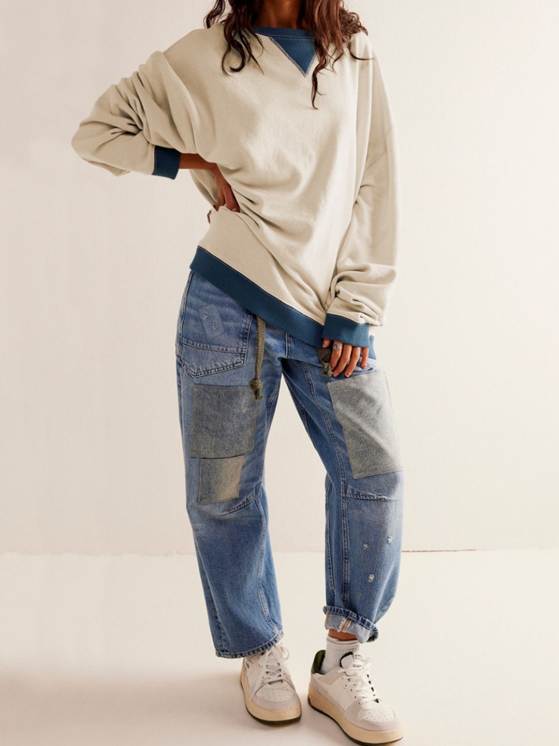 Ilona | Contrasting long-sleeved sweatshirt with dropped shoulders