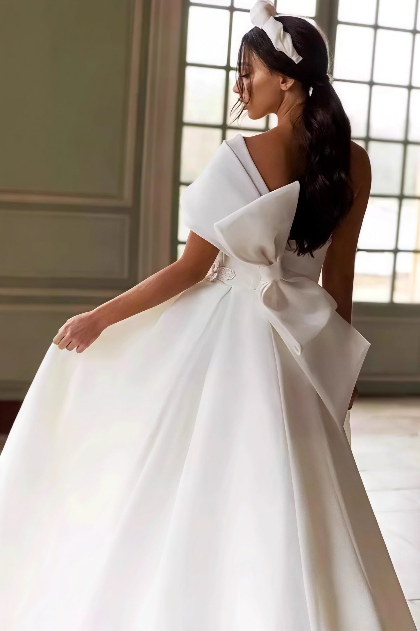 Asymmetrical Shoulder Elegant Wedding Dress