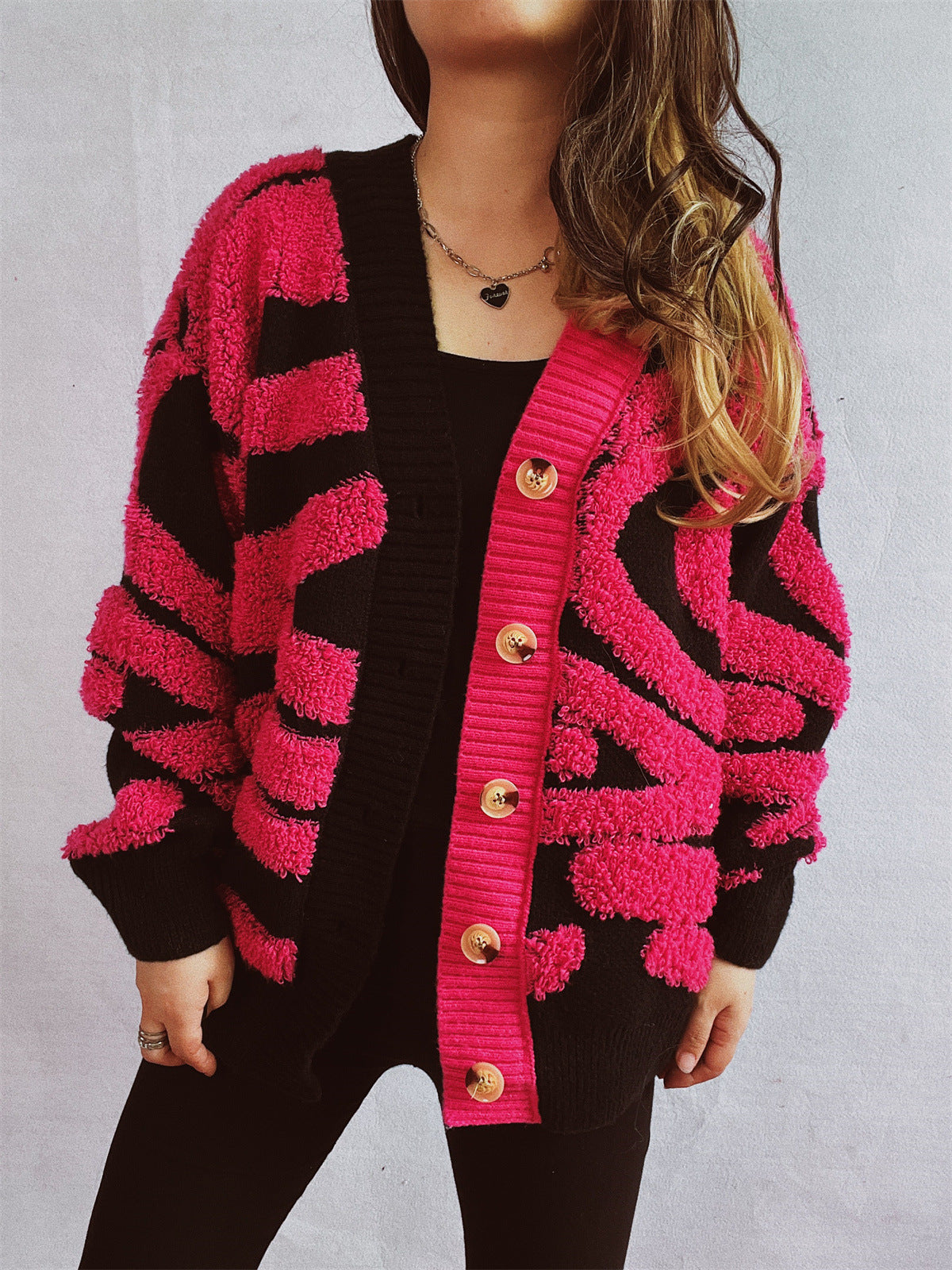 Lea | Contrast color long sleeve cardigan with buttons