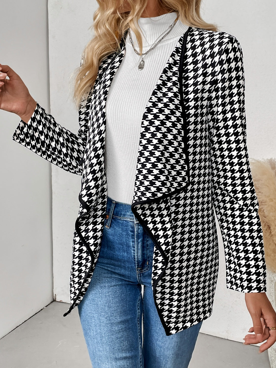 Greta | Houndstooth jacket with long sleeves and an open front