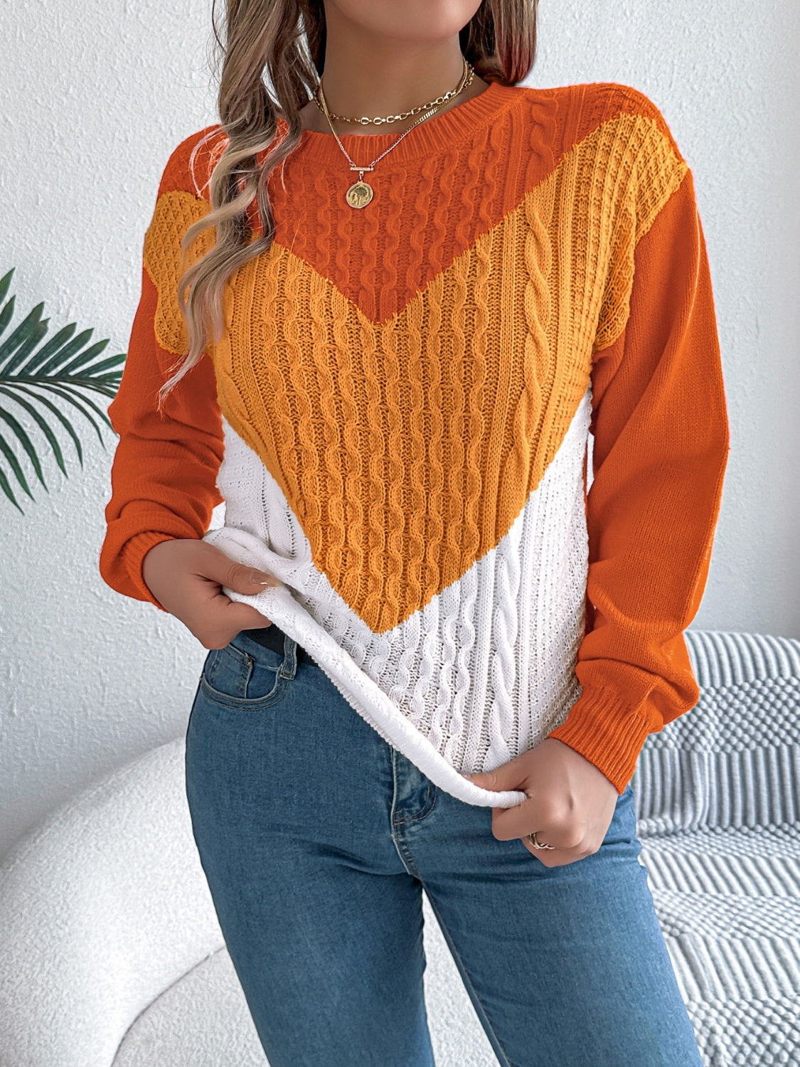 Dominique | Contrasting long-sleeved sweater with a crew neck