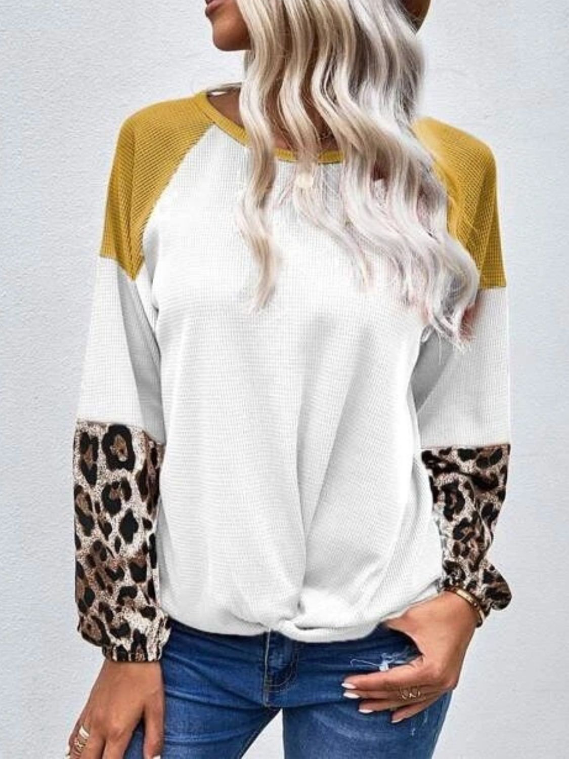 Fatima | Long sleeve t-shirt with twist color block and crew neck