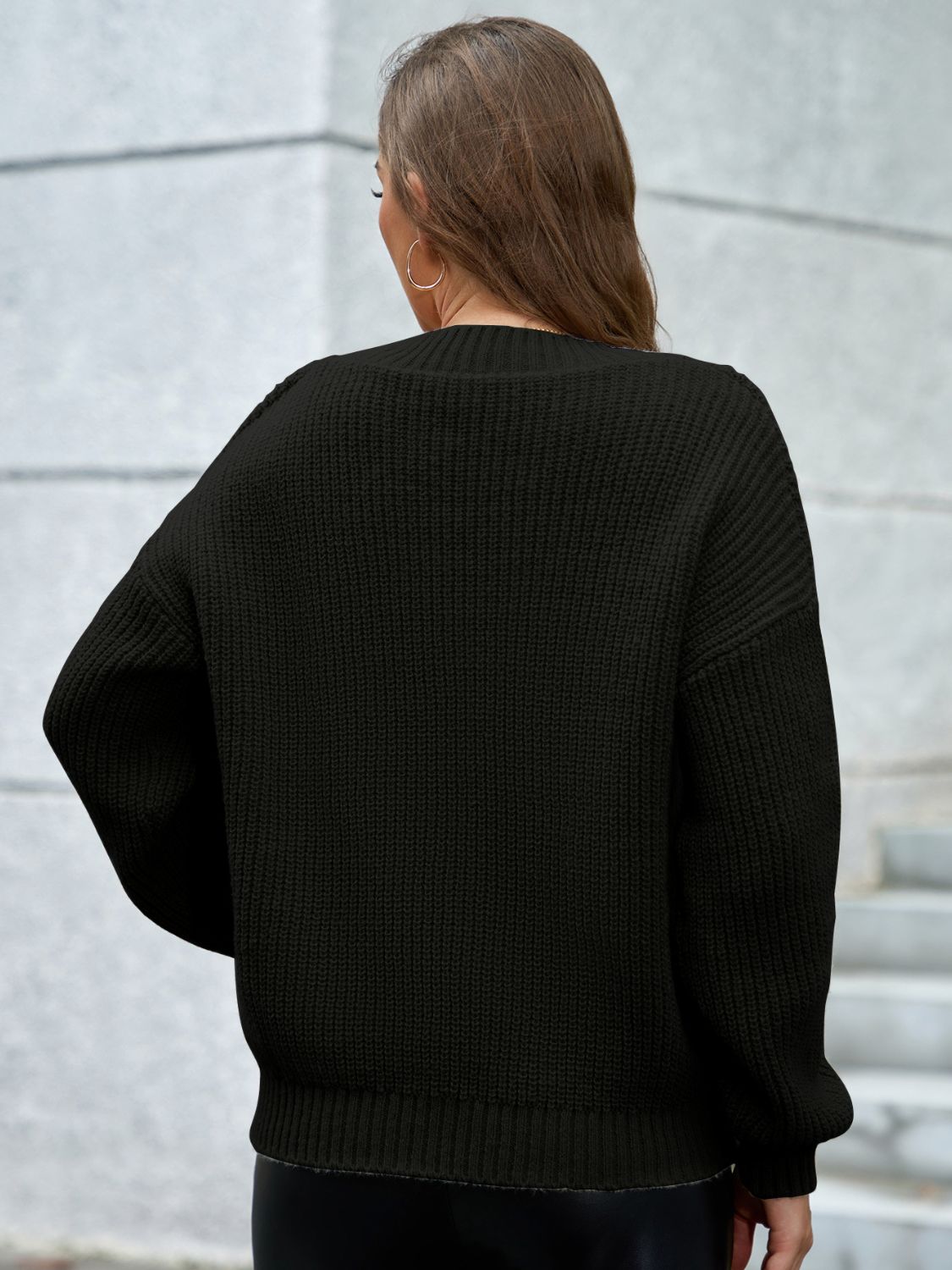 Gisela | Long-sleeved sweater with a V-neck and dropped shoulders