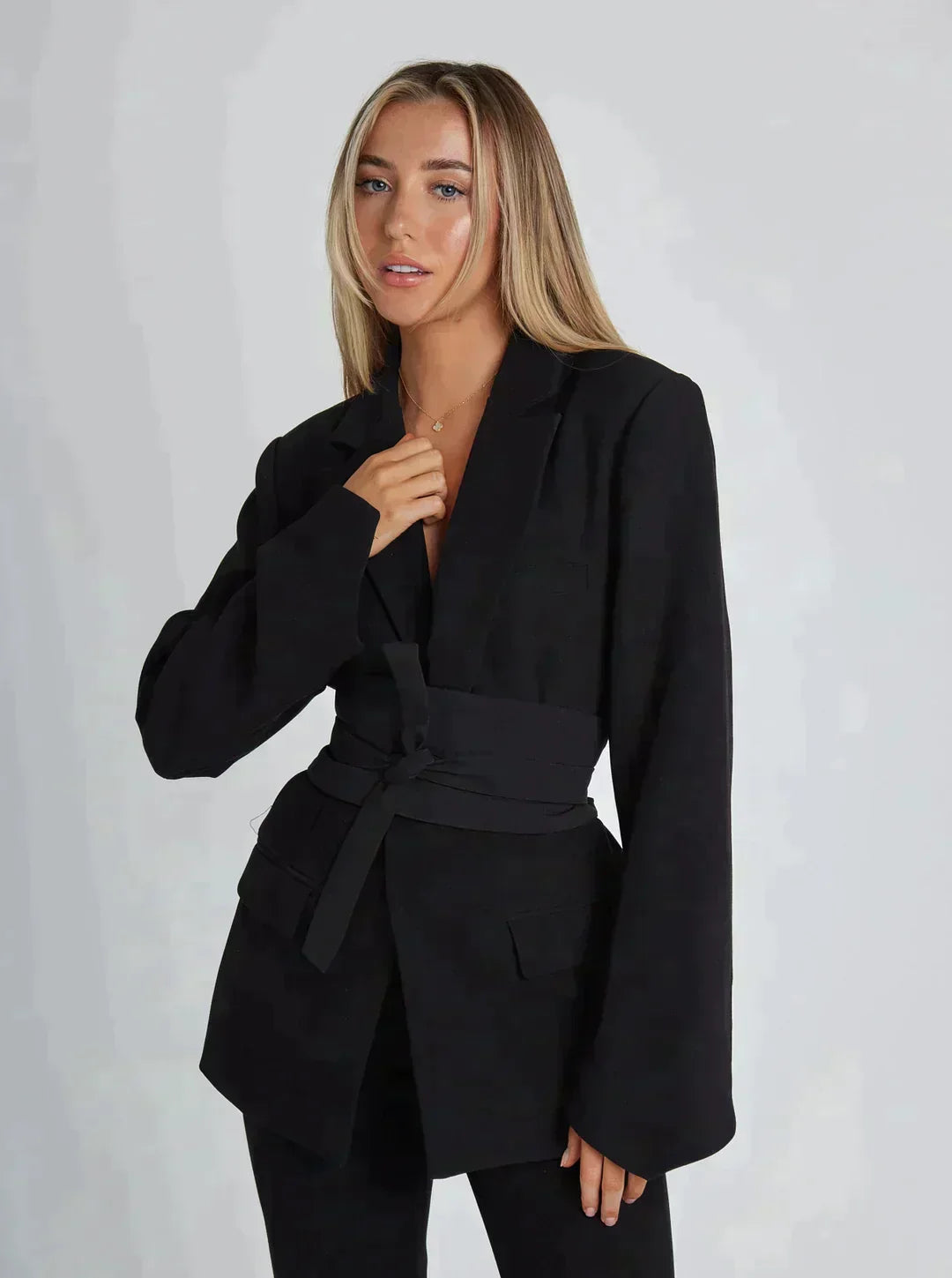 Noelia | Blazer with additional belts