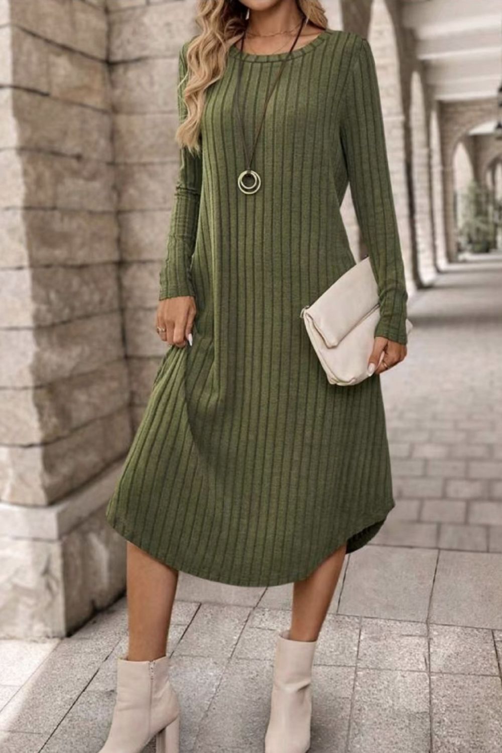 Helena | Long sleeve dress with a ribbed, curved hem and crew neck