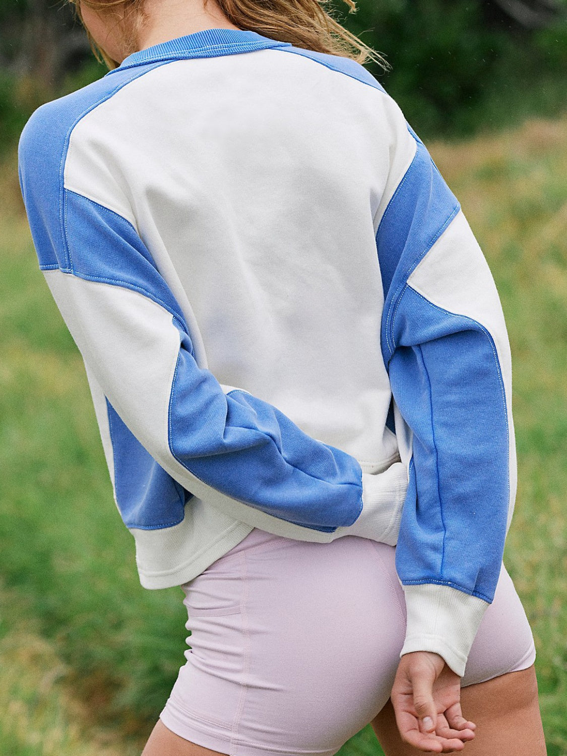 Petra | Contrasting long-sleeved crew neck sweatshirt
