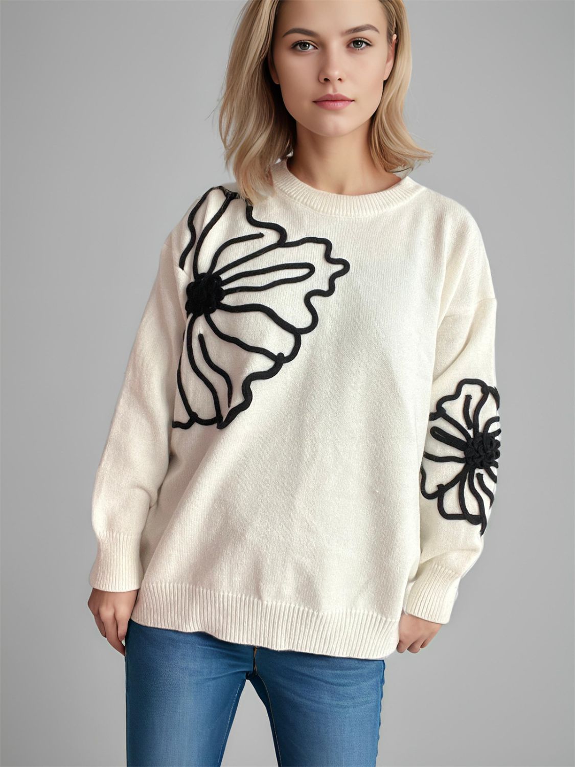 Gerda | Long-sleeved sweater with a floral crew neck
