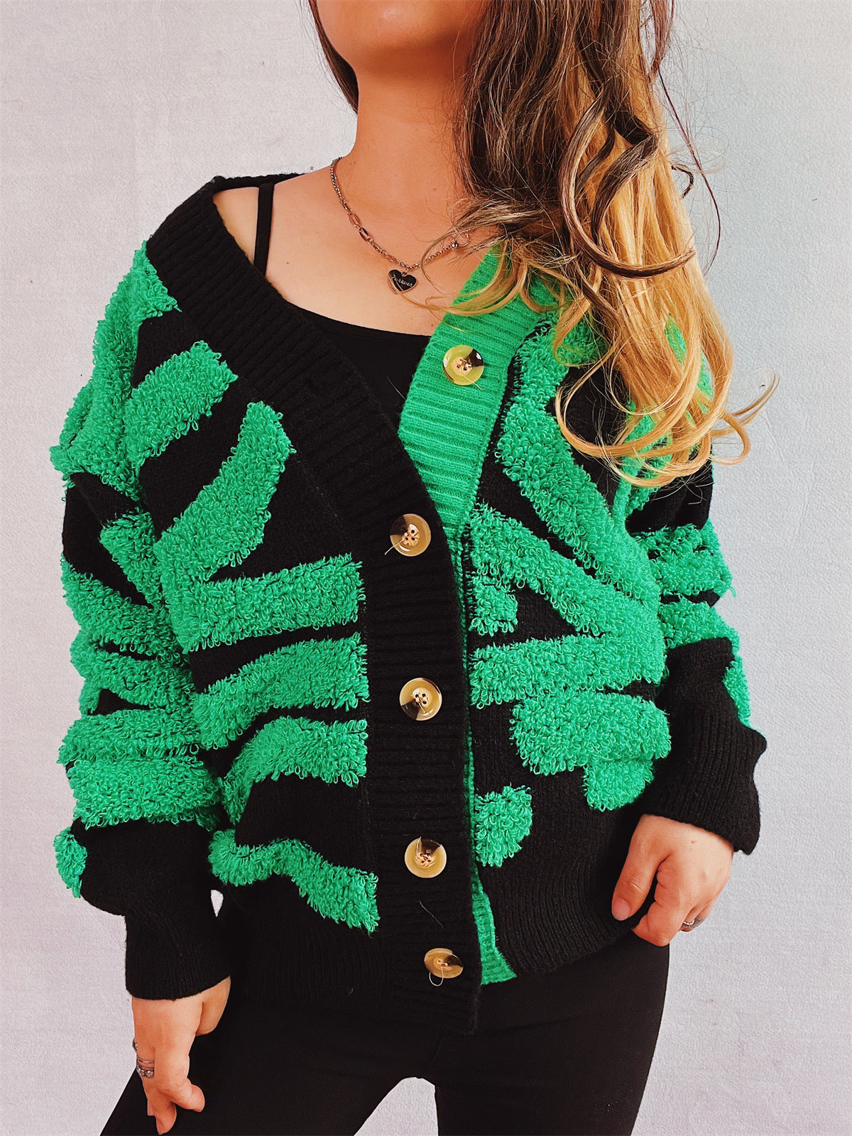 Lea | Contrast color long sleeve cardigan with buttons