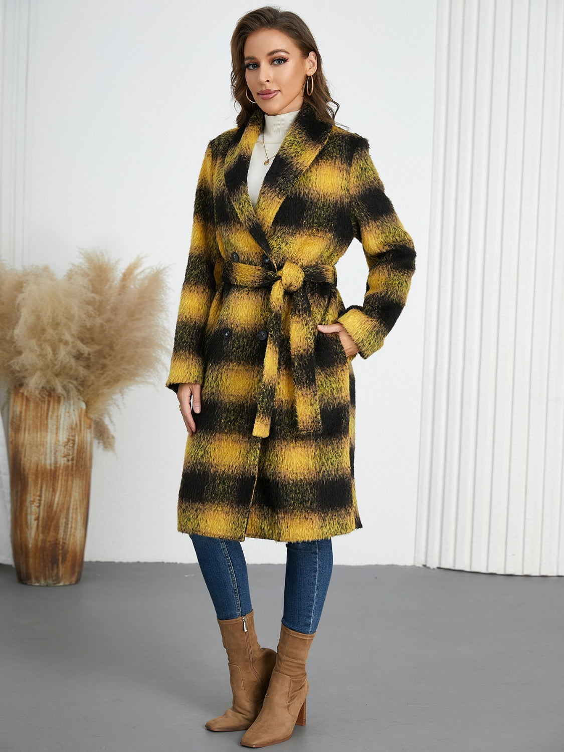 Rosario | Checked, long-sleeved coat with a tie waist