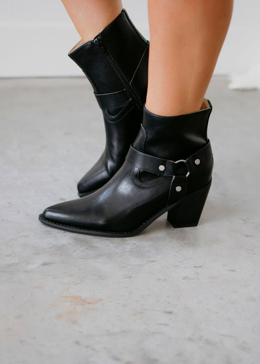Solange | Versatile and supportive orthopedic footwear