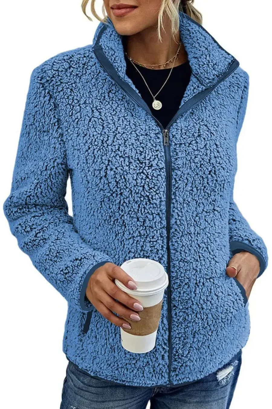 Cecilia | Relaxed and timeless winter garment
