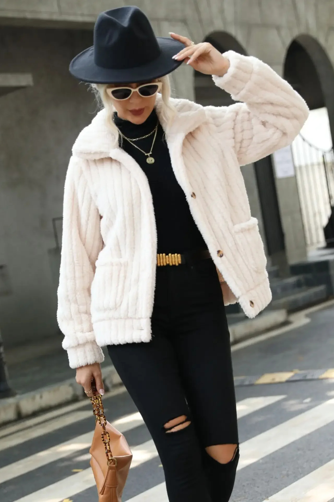 Angela | Chic and relaxed winter garment