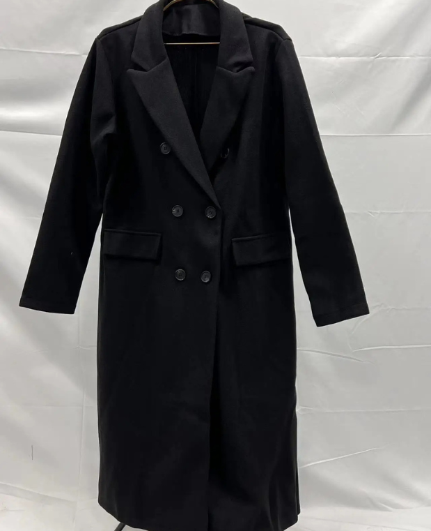Soledad | Classic and elegant winter garment.